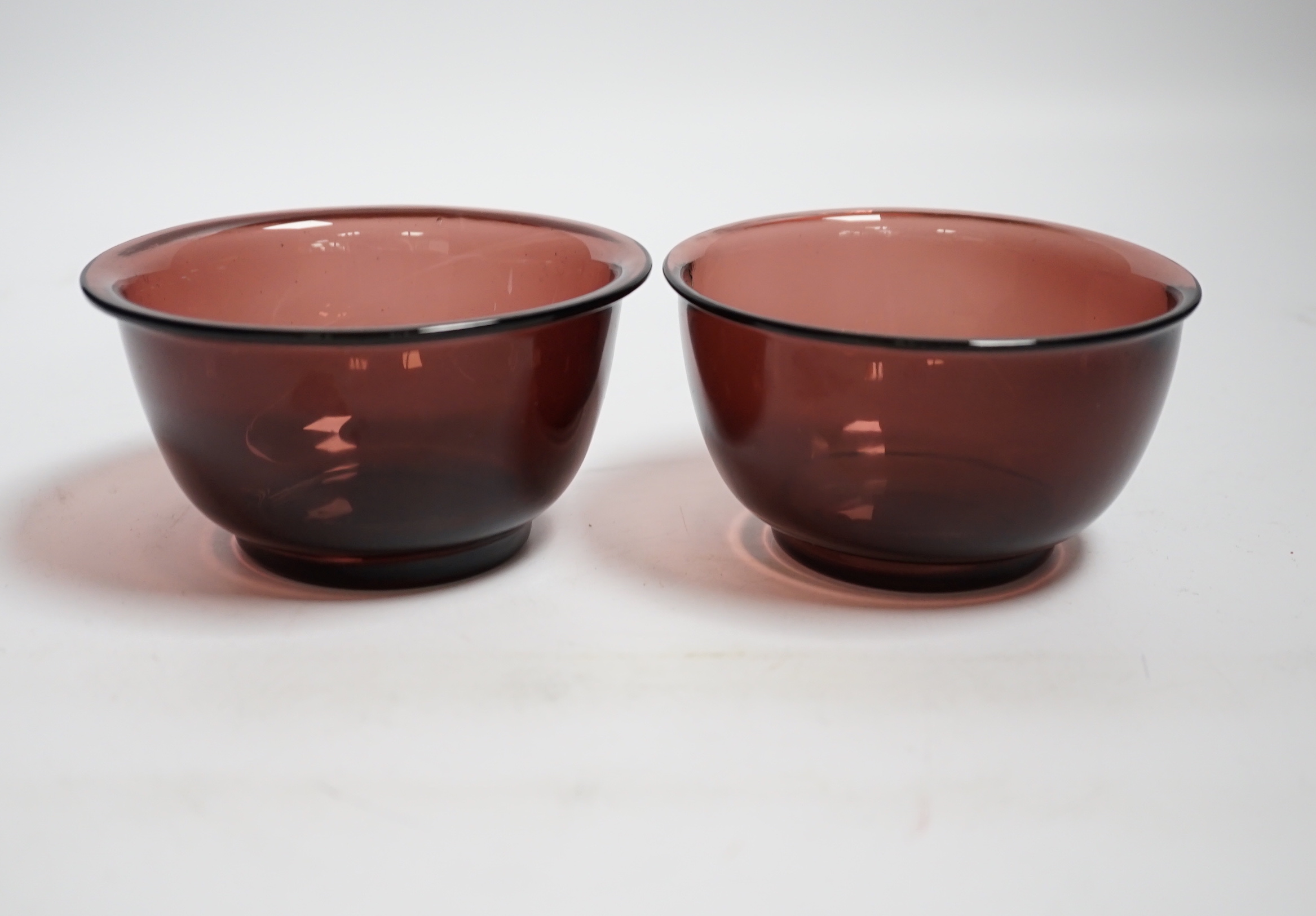 A pair of Chinese Peking glass bowls (amethyst), 10cm